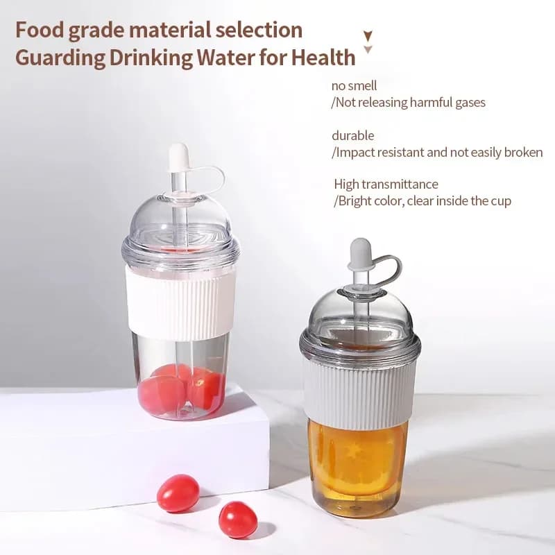 Bärbar plastmugg med sugrör 430 ml